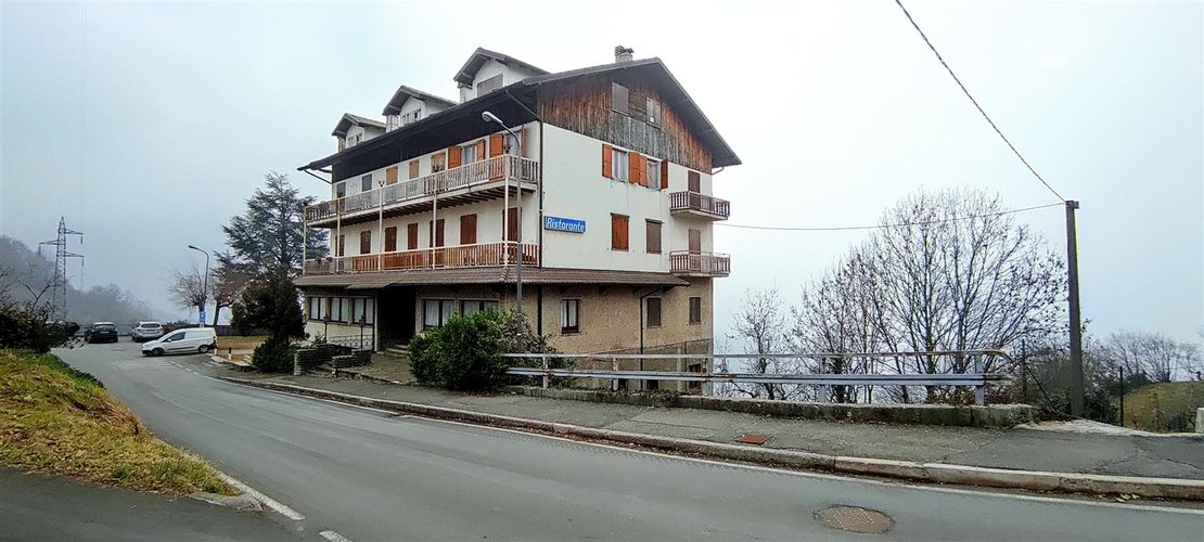 Zogno mt. 1000, in posizione assolata e magnifica, bilocale con balconata panoramica e camino Zogno