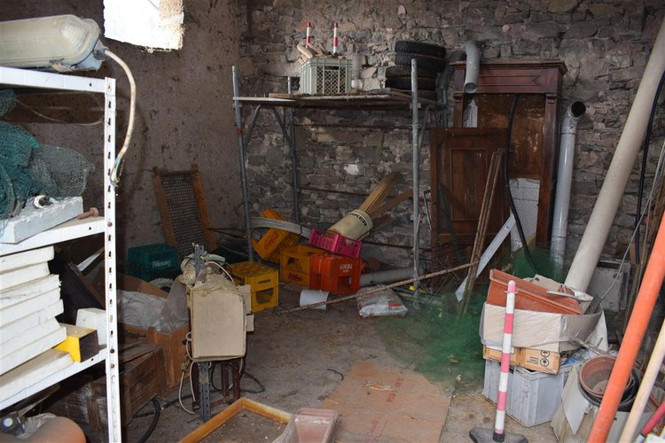 Costa Serina-Ambriola a quota mt 600, immerso nel verde, porzione di rustico e vasto terreno a prato Costa Serina