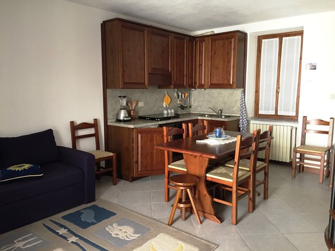 Serina centro storico pregiato alloggio posto su due livelli arredato Serina