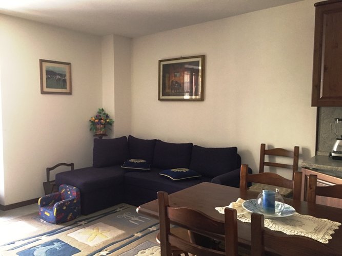 Serina centro storico pregiato alloggio posto su due livelli arredato Serina