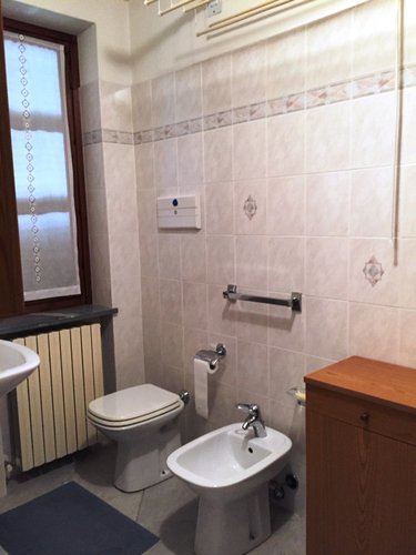 Serina centro storico pregiato alloggio posto su due livelli arredato Serina