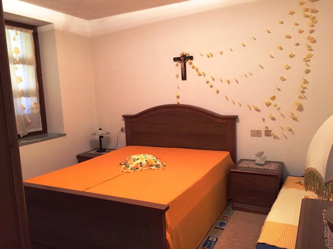 Serina centro storico pregiato alloggio posto su due livelli arredato Serina