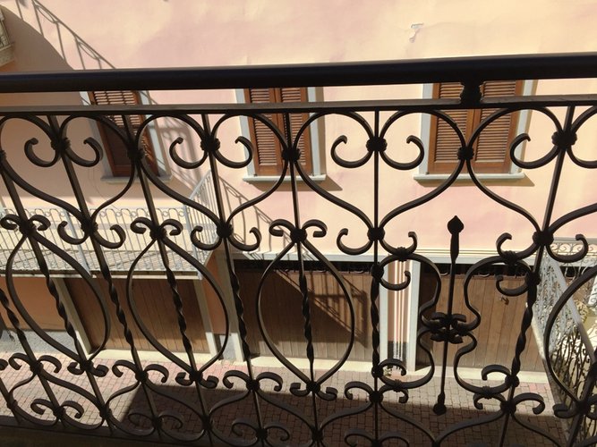 Serina centro storico pregiato alloggio posto su due livelli arredato Serina