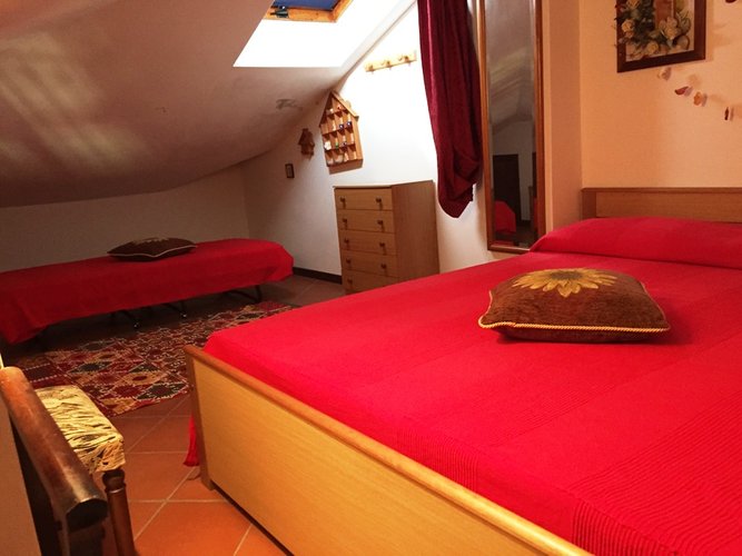 Serina centro storico pregiato alloggio posto su due livelli arredato Serina