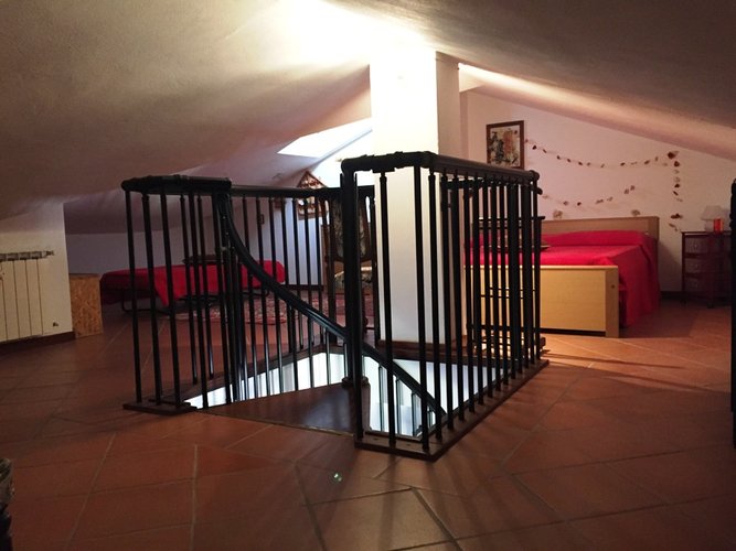 Serina centro storico pregiato alloggio posto su due livelli arredato Serina