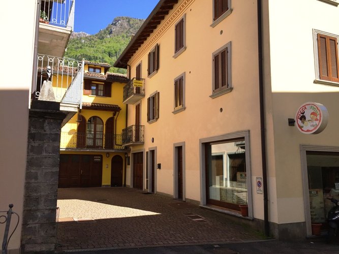 Serina centro storico pregiato alloggio posto su due livelli arredato