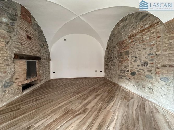 Negozio - Rif. 2550 Alzano Lombardo