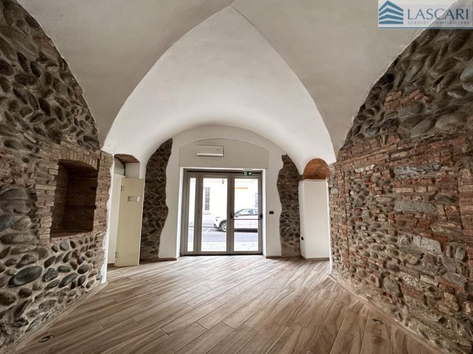 Negozio - Rif. 2550 Alzano Lombardo