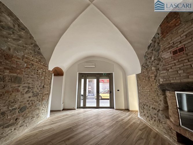 Negozio - Rif. 2550 Alzano Lombardo