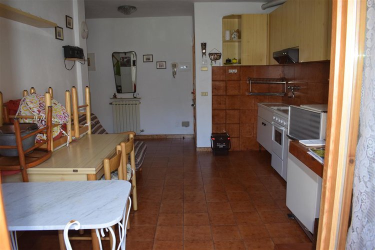 Serina centro, in suggestivo contesto naturale, luminoso trilocale balconato con vista spettacolare Serina