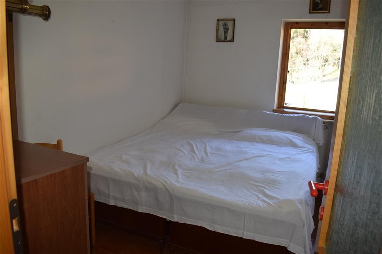 Serina centro, in suggestivo contesto naturale, luminoso trilocale balconato con vista spettacolare Serina