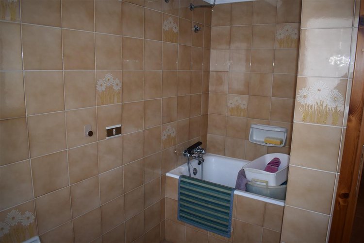 Serina centro, in suggestivo contesto naturale, luminoso trilocale balconato con vista spettacolare Serina