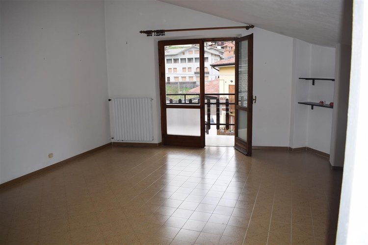 Oltre il Colle, vista cime Prealpi Orobie, affarone intero fabbricato con 3 alloggi + negozio Oltre il Colle