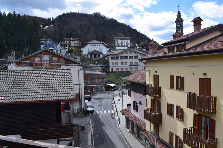Oltre il Colle, vista cime Prealpi Orobie, affarone intero fabbricato con 3 alloggi + negozio Oltre il Colle