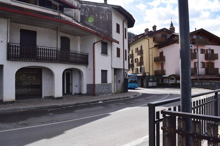 Oltre il Colle, vista cime Prealpi Orobie, affarone intero fabbricato con 3 alloggi + negozio Oltre il Colle
