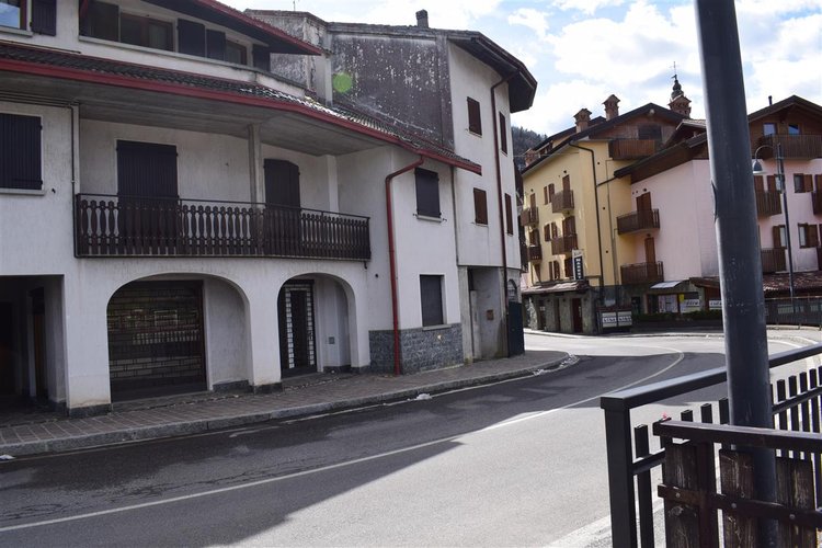 Oltre il Colle, vista cime Prealpi Orobie, affarone intero fabbricato con 3 alloggi + negozio Oltre il Colle