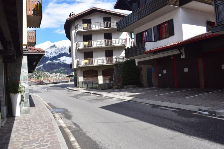 Oltre il Colle, vista cime Prealpi Orobie, affarone intero fabbricato con 3 alloggi + negozio