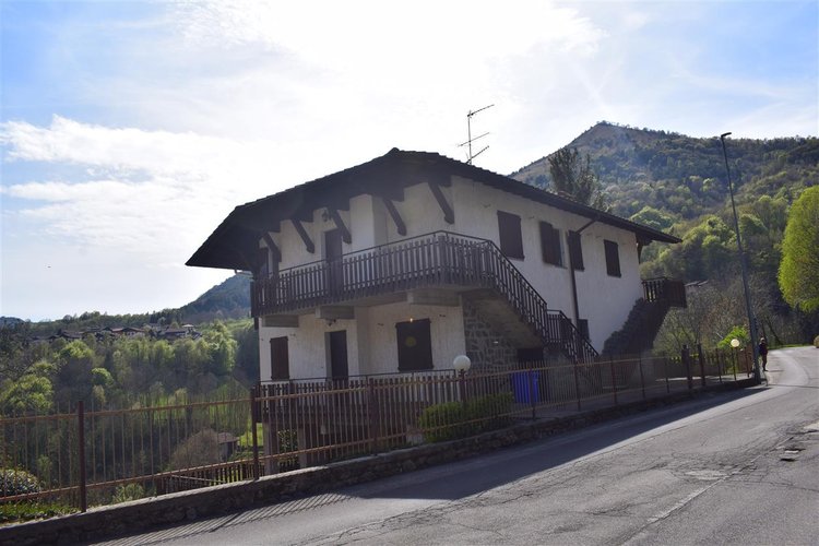 Serina in chalet montano, imperdibile trilocale con godibilissime terrazze panoramiche e box auto