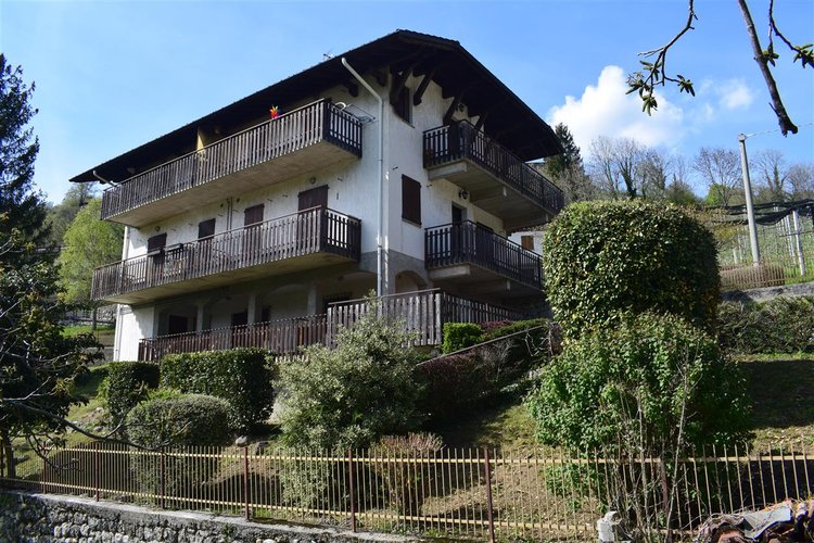 Serina in chalet montano, imperdibile trilocale con godibilissime terrazze panoramiche e box auto Serina