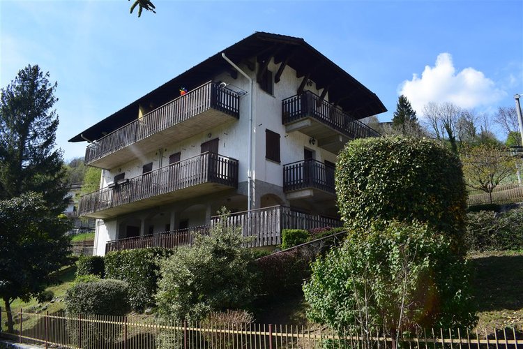 Serina in chalet montano, imperdibile trilocale con godibilissime terrazze panoramiche e box auto Serina