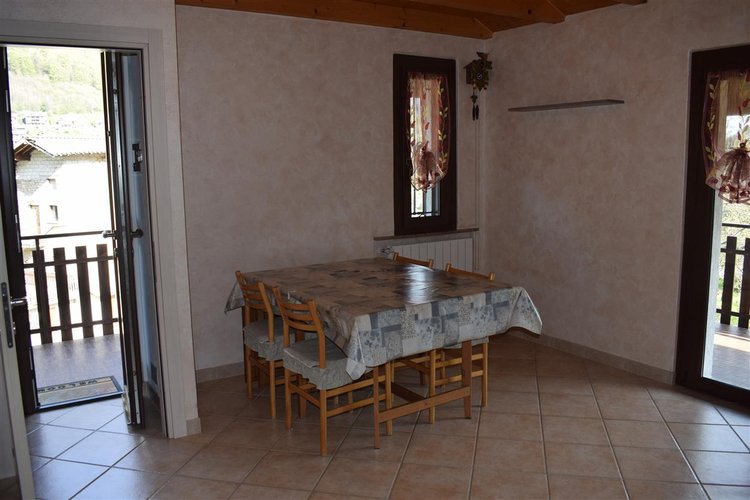 Serina in chalet montano, imperdibile trilocale con godibilissime terrazze panoramiche e box auto Serina