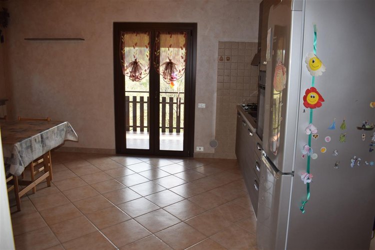 Serina in chalet montano, imperdibile trilocale con godibilissime terrazze panoramiche e box auto Serina