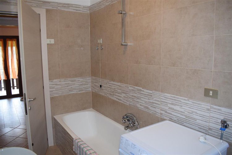 Serina in chalet montano, imperdibile trilocale con godibilissime terrazze panoramiche e box auto Serina