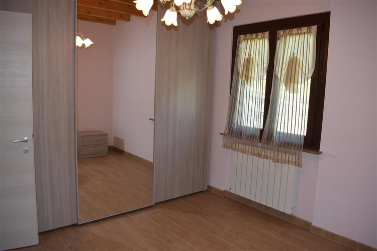 Serina in chalet montano, imperdibile trilocale con godibilissime terrazze panoramiche e box auto Serina