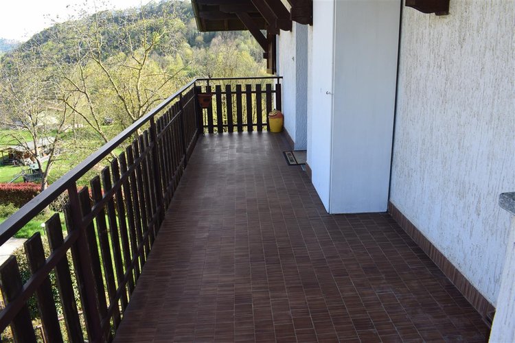 Serina in chalet montano, imperdibile trilocale con godibilissime terrazze panoramiche e box auto Serina