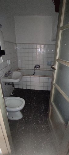 Rota Imagna in tranquillo e soleggiato borgo storico, porzione di casa con appezzamenti di terreno Rota d'Imagna