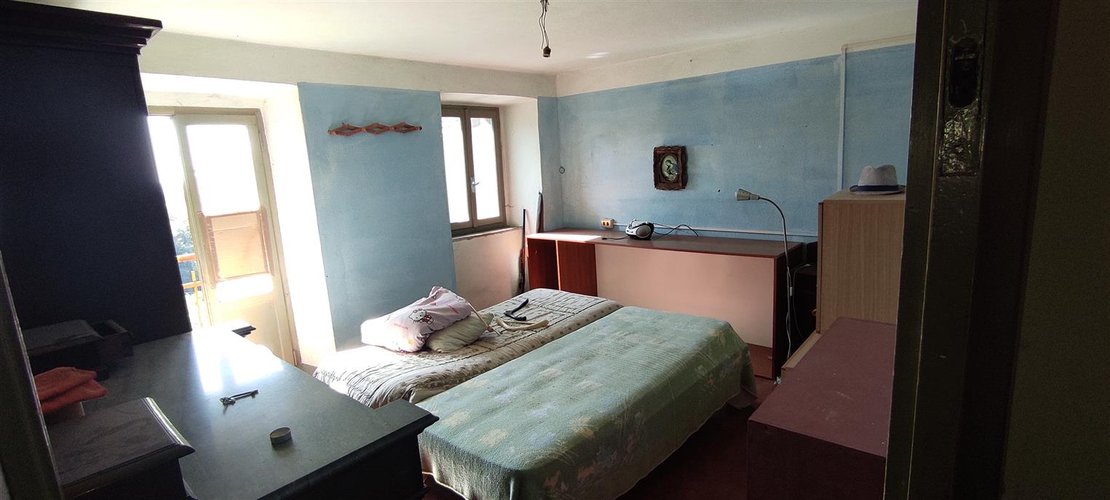 Rota Imagna in tranquillo e soleggiato borgo storico, porzione di casa con appezzamenti di terreno Rota d'Imagna