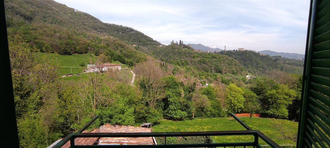 Sant’Omobono Terme vendesi ampia porzione di casa con cortile e giardino Sant'Omobono Terme