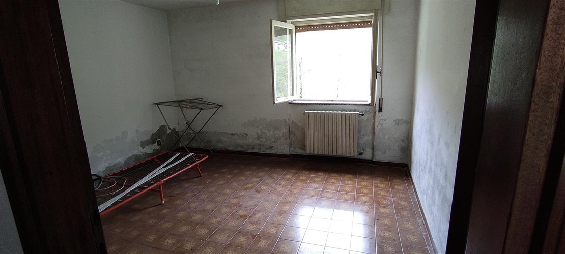 Sant’Omobono Terme vendesi ampia porzione di casa con cortile e giardino Sant'Omobono Terme