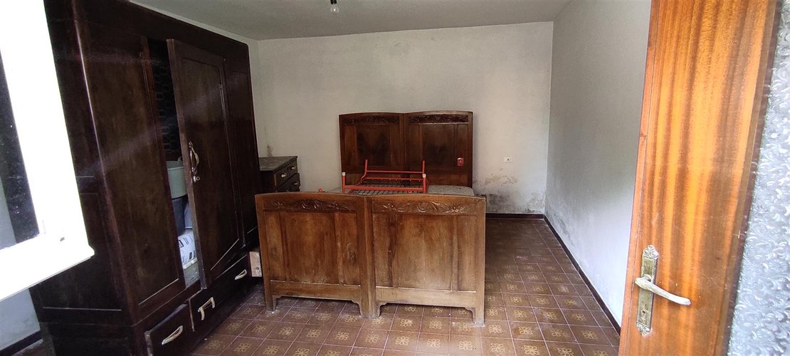 Sant’Omobono Terme vendesi ampia porzione di casa con cortile e giardino Sant'Omobono Terme