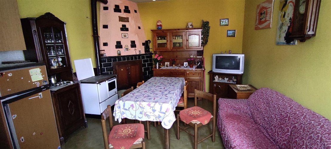 Sant’Omobono Terme vendesi ampia porzione di casa con cortile e giardino Sant'Omobono Terme