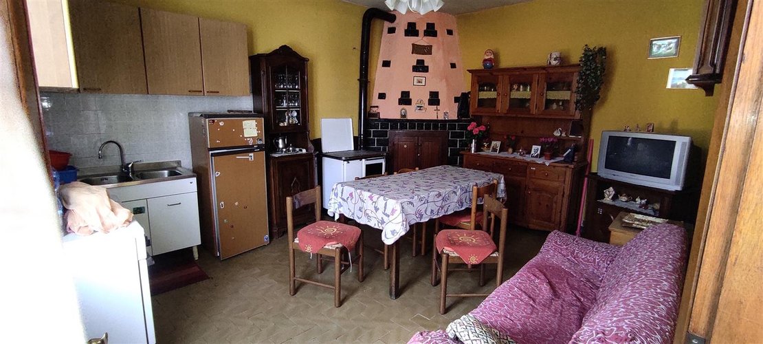 Sant’Omobono Terme vendesi ampia porzione di casa con cortile e giardino Sant'Omobono Terme