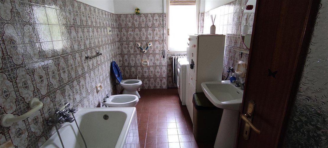 Sant’Omobono Terme vendesi ampia porzione di casa con cortile e giardino Sant'Omobono Terme