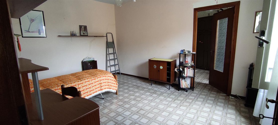 Sant’Omobono Terme vendesi ampia porzione di casa con cortile e giardino Sant'Omobono Terme