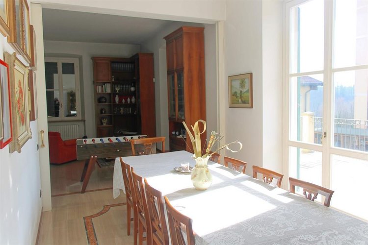 Villa d'epoca con dependance e giardino privato centro Bulciago(LC) Bulciago