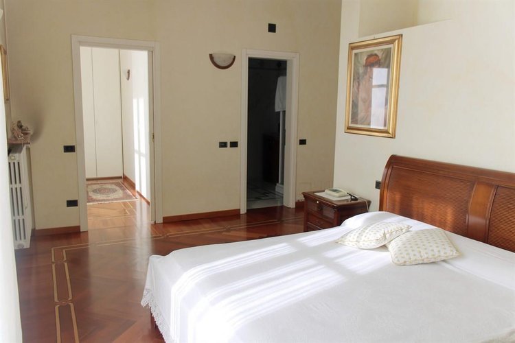 Villa d'epoca con dependance e giardino privato centro Bulciago(LC) Bulciago