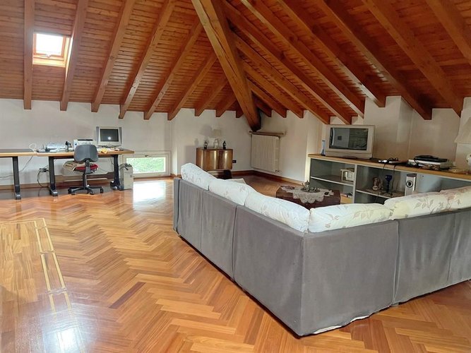 Villa d'epoca con dependance e giardino privato centro Bulciago(LC) Bulciago