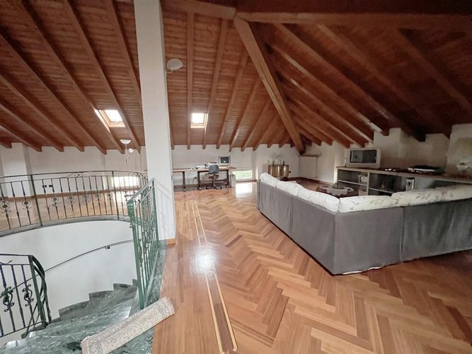 Villa d'epoca con dependance e giardino privato centro Bulciago(LC) Bulciago