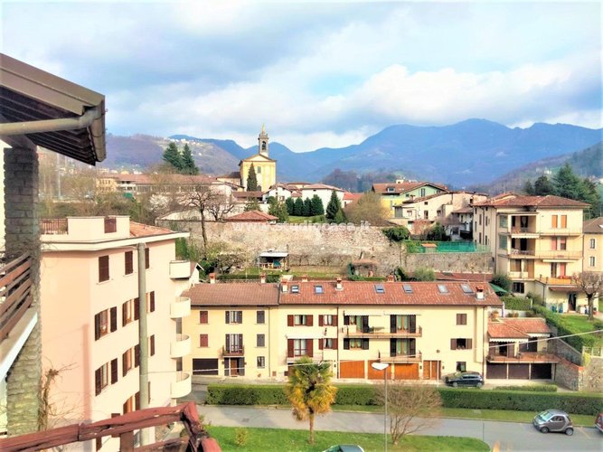 CENTRALE E LUMINOSISSIMA! Zogno