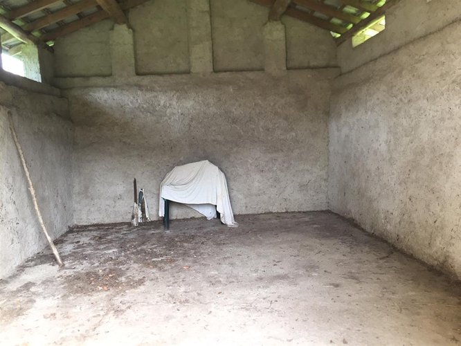 Taleggio, immerso nel verde, introvabile rustico indipendente con godibilissimo terreno a prato Taleggio