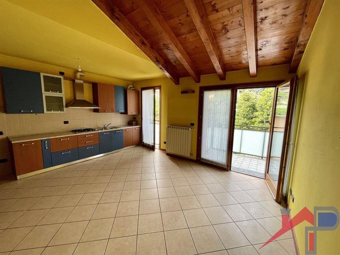 Caprino bilocale con box Caprino Bergamasco