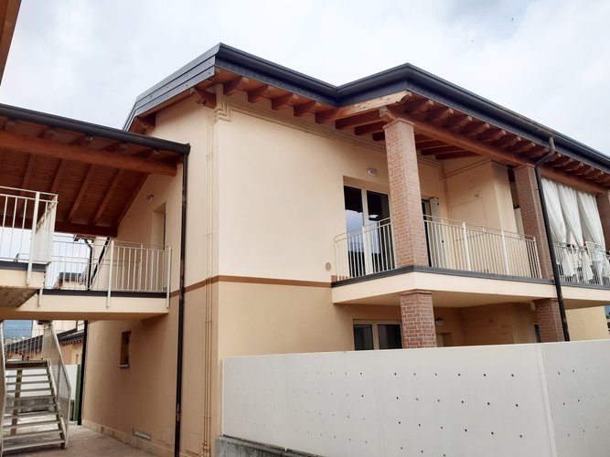 BILOCALE MANSARDATO TRAVI IN LEGNO Trescore Balneario