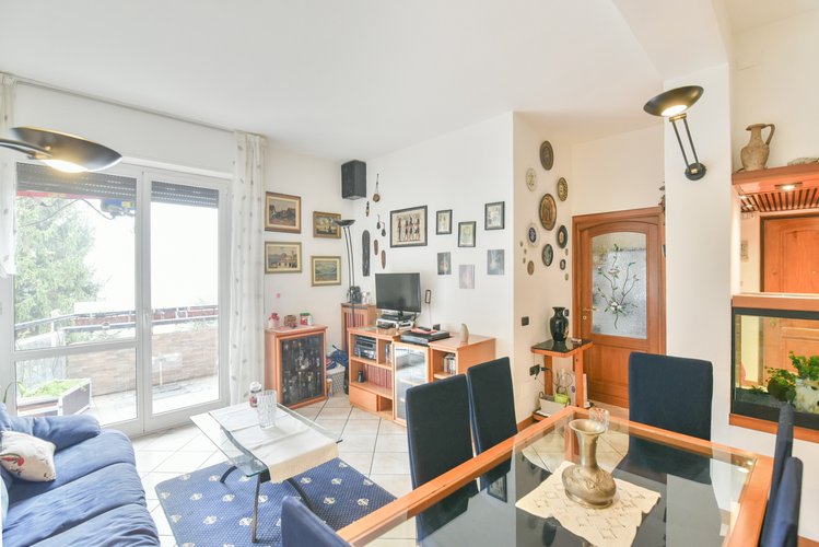 17/23 Appartamento in vendita Como
