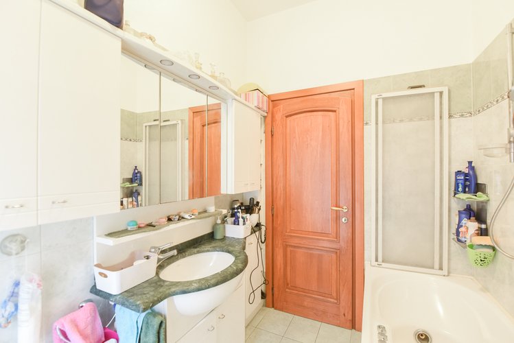 17/23 Appartamento in vendita Como