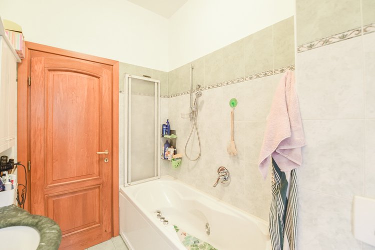 17/23 Appartamento in vendita Como
