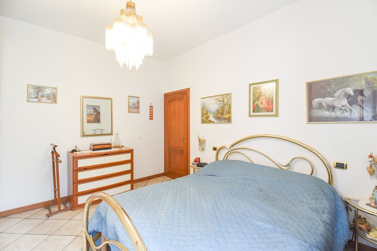 17/23 Appartamento in vendita Como